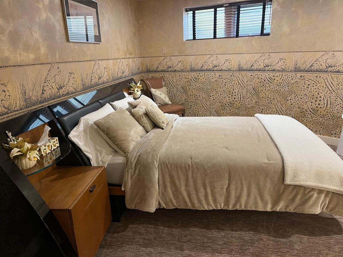Bed and Breakfast Roundhouse Grotto YYC Exteriér fotografie