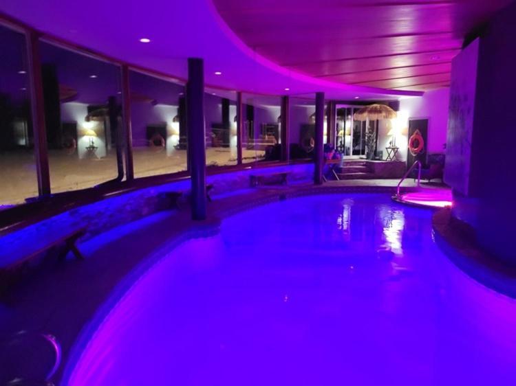 Bed and Breakfast Roundhouse Grotto YYC Exteriér fotografie