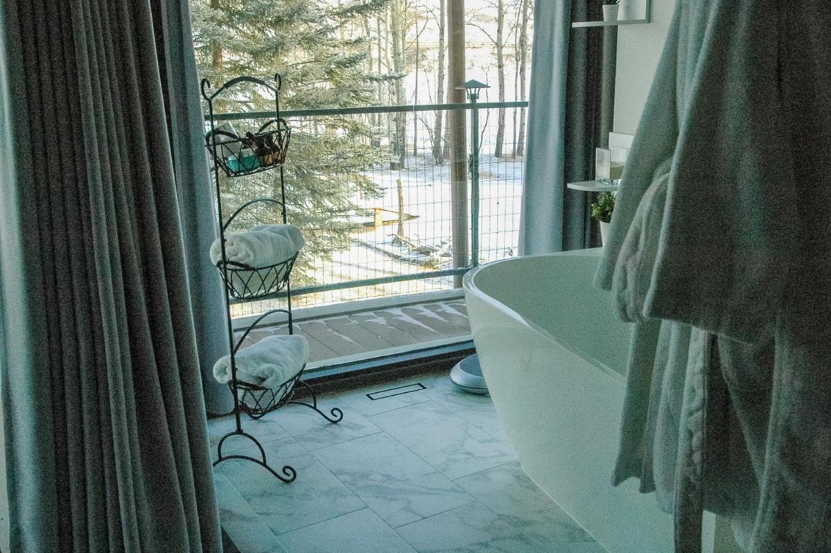 Bed and Breakfast Roundhouse Grotto YYC Exteriér fotografie