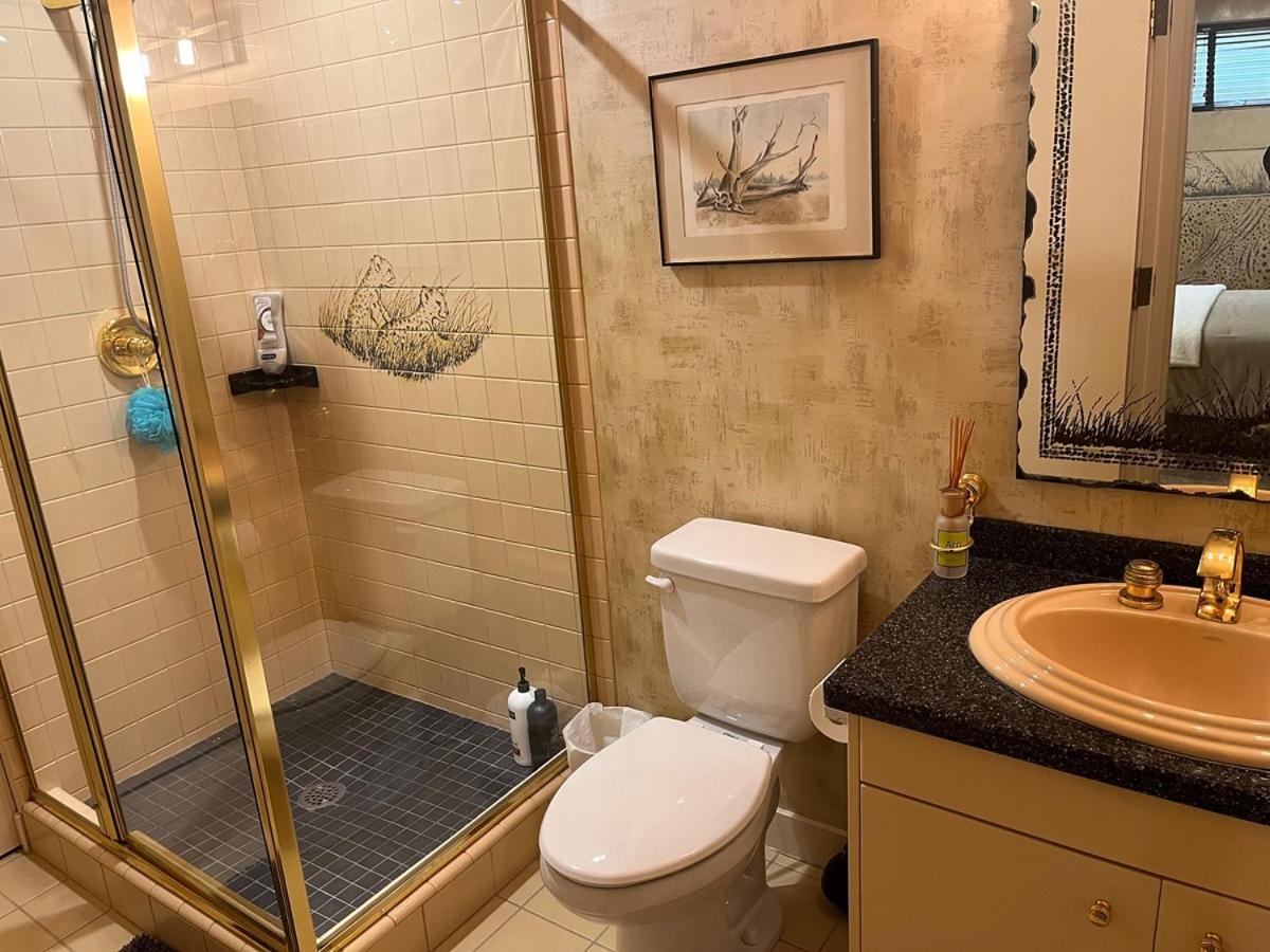 Bed and Breakfast Roundhouse Grotto YYC Exteriér fotografie