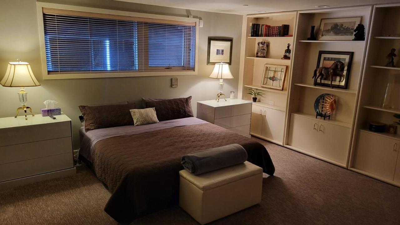 Bed and Breakfast Roundhouse Grotto YYC Exteriér fotografie