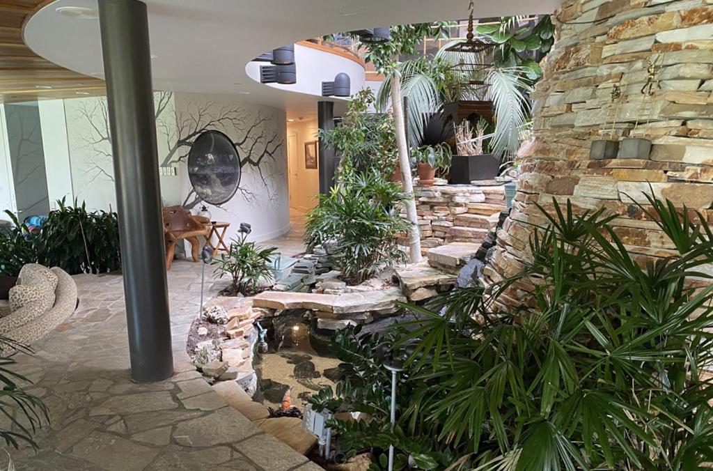 Bed and Breakfast Roundhouse Grotto YYC Exteriér fotografie